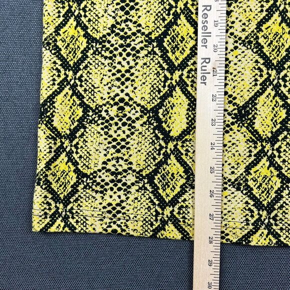 Nike Fly T-Shirt Womens Medium Loose Fit Vivid Sulfur Snakeskin Short Sleeve NWT - Picture 11 of 11